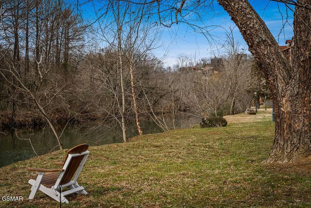 527 Orchard Valley Way, Pigeon Forge, TN 37862