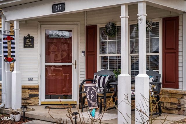 527 Orchard Valley Way, Pigeon Forge, TN 37862