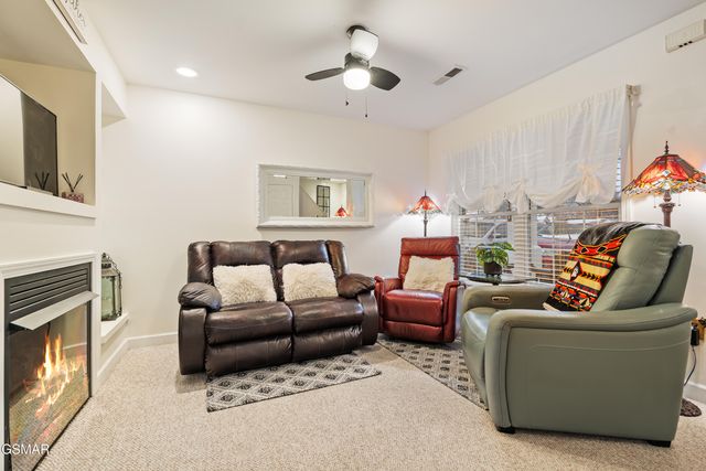 527 Orchard Valley Way, Pigeon Forge, TN 37862