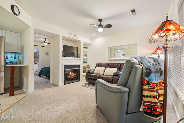 527 Orchard Valley Way, Pigeon Forge, TN 37862