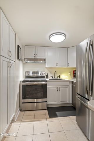 527 Orchard Valley Way, Pigeon Forge, TN 37862