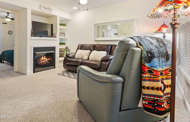 527 Orchard Valley Way, Pigeon Forge, TN 37862