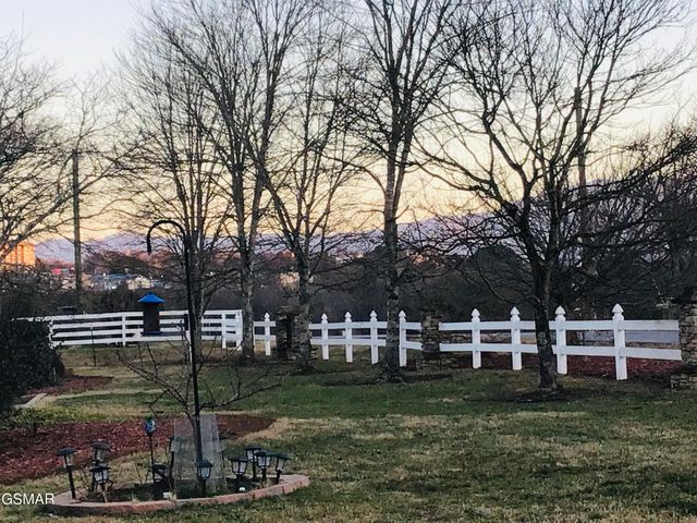 527 Orchard Valley Way, Pigeon Forge, TN 37862