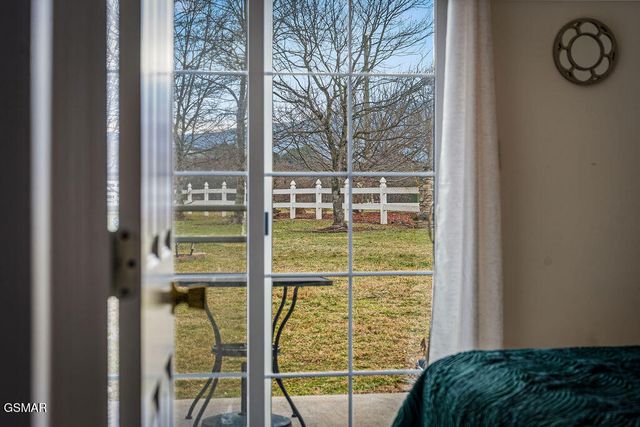 527 Orchard Valley Way, Pigeon Forge, TN 37862