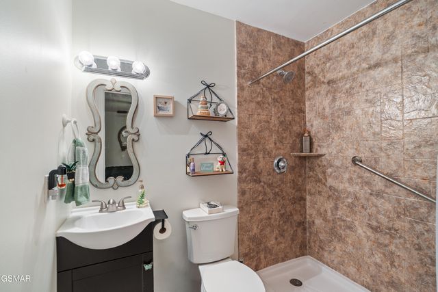 527 Orchard Valley Way, Pigeon Forge, TN 37862