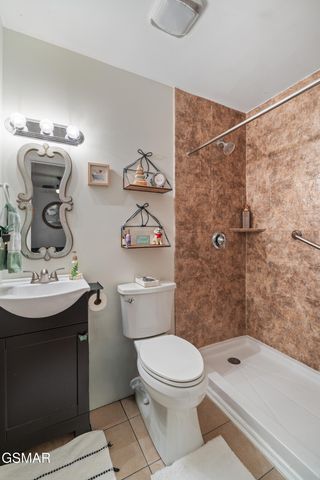 527 Orchard Valley Way, Pigeon Forge, TN 37862