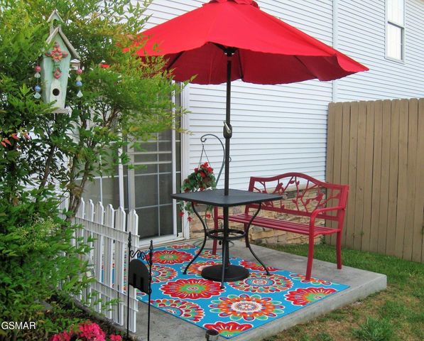 527 Orchard Valley Way, Pigeon Forge, TN 37862