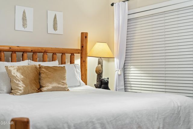 527 Orchard Valley Way, Pigeon Forge, TN 37862