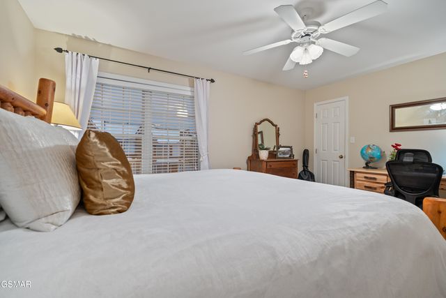 527 Orchard Valley Way, Pigeon Forge, TN 37862