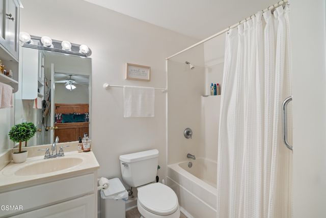 527 Orchard Valley Way, Pigeon Forge, TN 37862