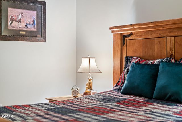 527 Orchard Valley Way, Pigeon Forge, TN 37862