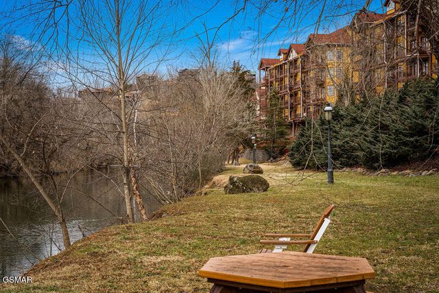 527 Orchard Valley Way, Pigeon Forge, TN 37862