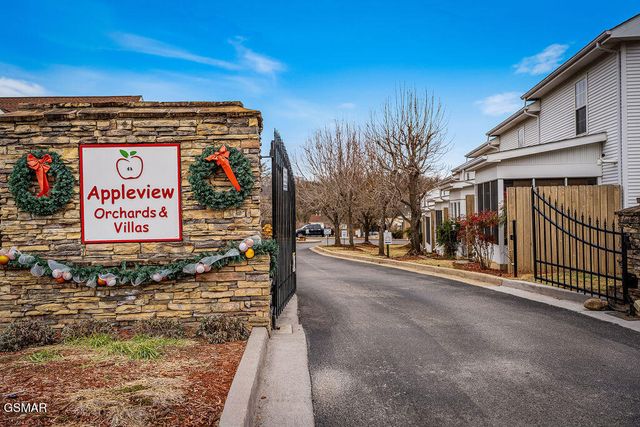 527 Orchard Valley Way, Pigeon Forge, TN 37862