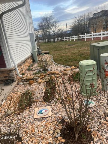 527 Orchard Valley Way, Pigeon Forge, TN 37862