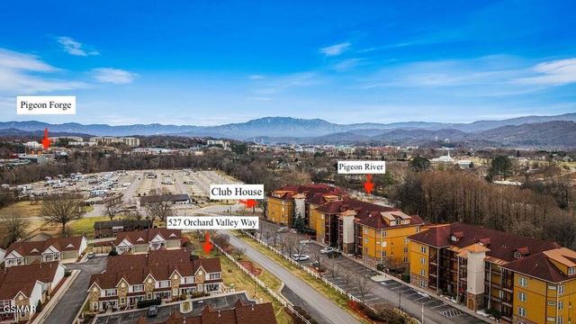 527 Orchard Valley Way, Pigeon Forge, TN 37862