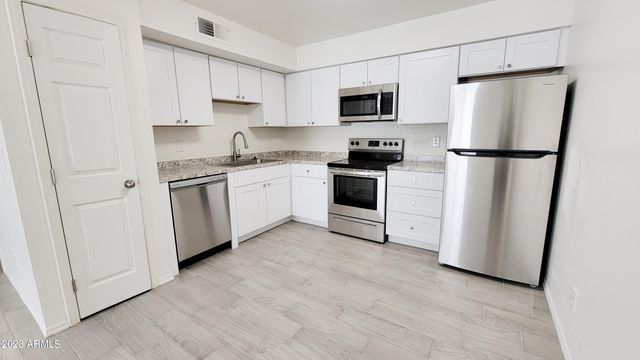 6147 E GREENWAY Street Apt 1, Mesa, AZ 85205