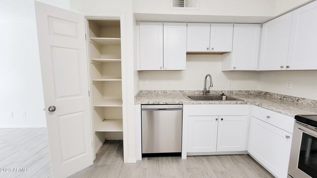 6147 E GREENWAY Street Apt 1, Mesa, AZ 85205