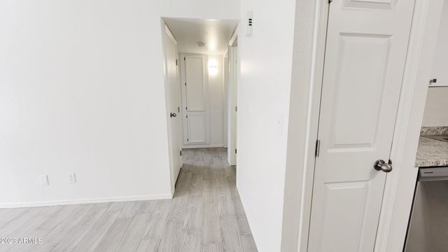 6147 E GREENWAY Street Apt 1, Mesa, AZ 85205