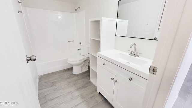 6147 E GREENWAY Street Apt 1, Mesa, AZ 85205