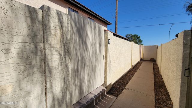 6147 E GREENWAY Street Apt 1, Mesa, AZ 85205