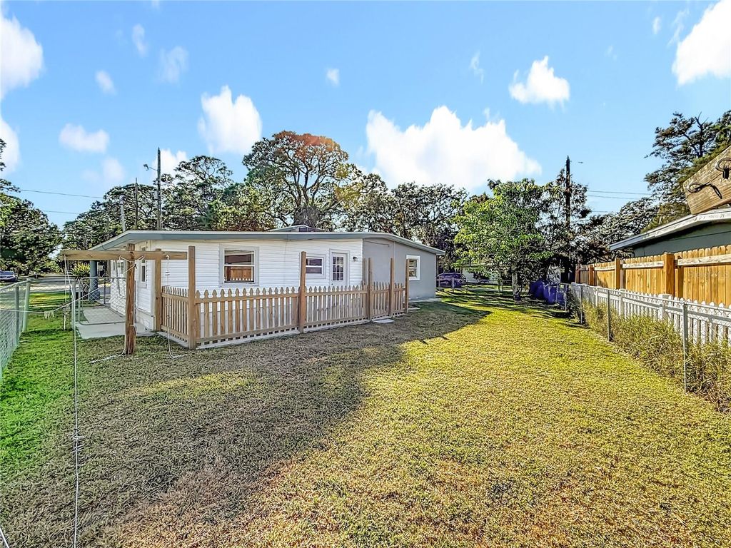 Image 9 of property listing at 5051 AVERY ROAD, New Port Richey, FL 34652