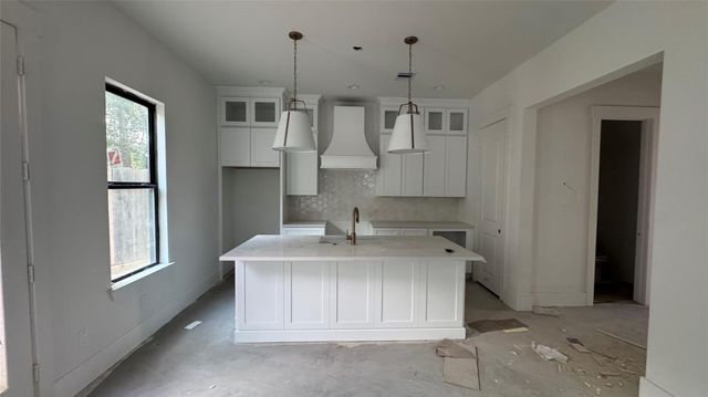 1114 Pearlwood Drive, Houston, TX 77008