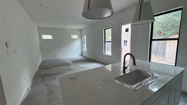 1114 Pearlwood Drive, Houston, TX 77008