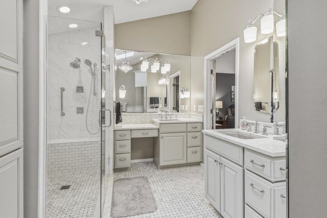 1000 Silver Mist COURT, Brookfield, WI 53005