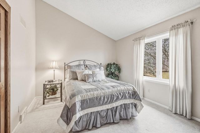 1000 Silver Mist COURT, Brookfield, WI 53005