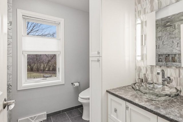 1000 Silver Mist COURT, Brookfield, WI 53005