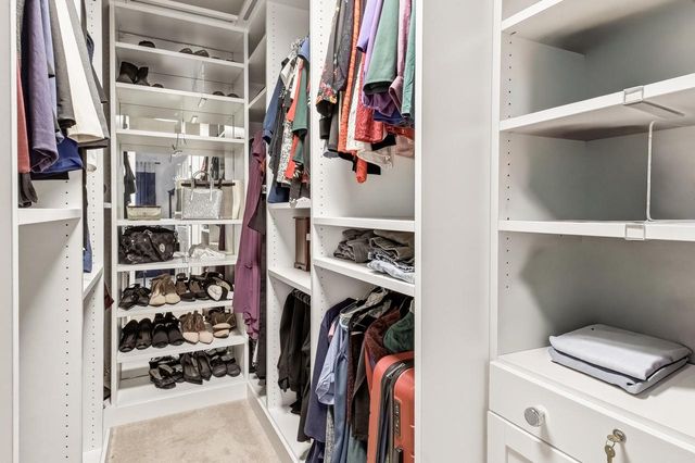 1000 Silver Mist COURT, Brookfield, WI 53005