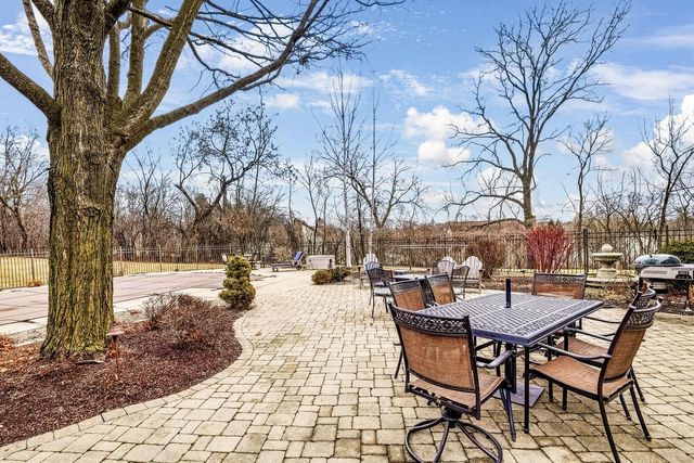 1000 Silver Mist COURT, Brookfield, WI 53005