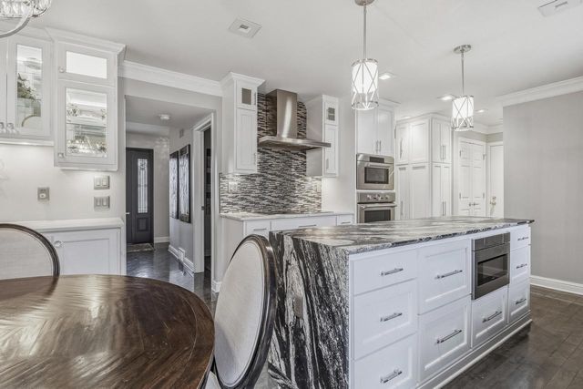 1000 Silver Mist COURT, Brookfield, WI 53005