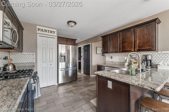 15842 Athens Avenue, Clinton Township, MI 48035