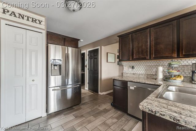 15842 Athens Avenue, Clinton Township, MI 48035