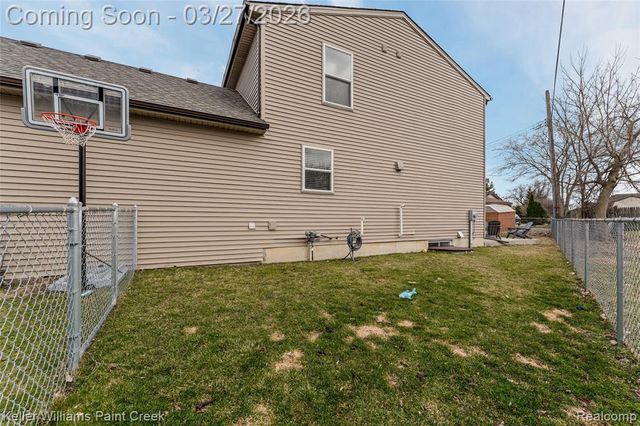 15842 Athens Avenue, Clinton Township, MI 48035