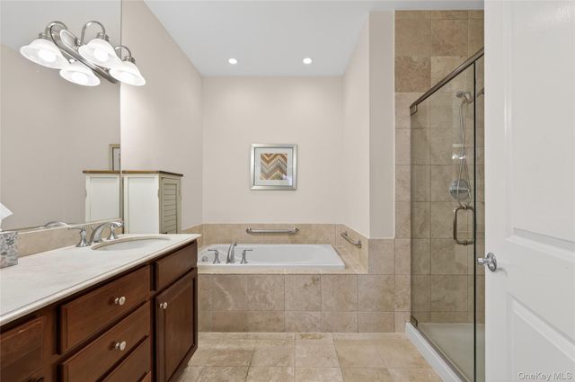 556 Pacing Way 556, Westbury, NY 11590