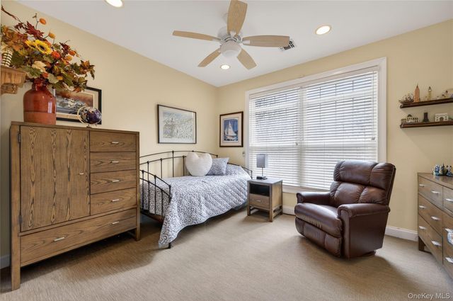 556 Pacing Way 556, Westbury, NY 11590