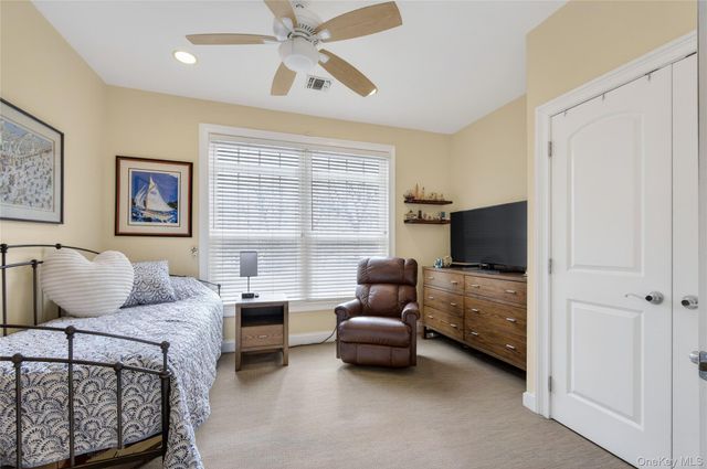 556 Pacing Way 556, Westbury, NY 11590