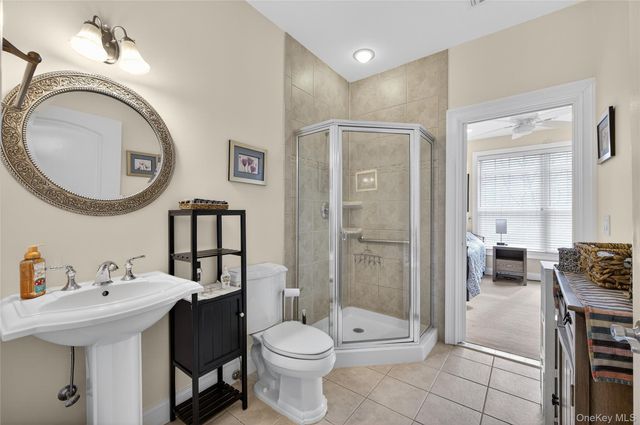 556 Pacing Way 556, Westbury, NY 11590