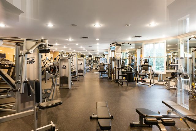 556 Pacing Way 556, Westbury, NY 11590