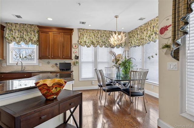 556 Pacing Way 556, Westbury, NY 11590