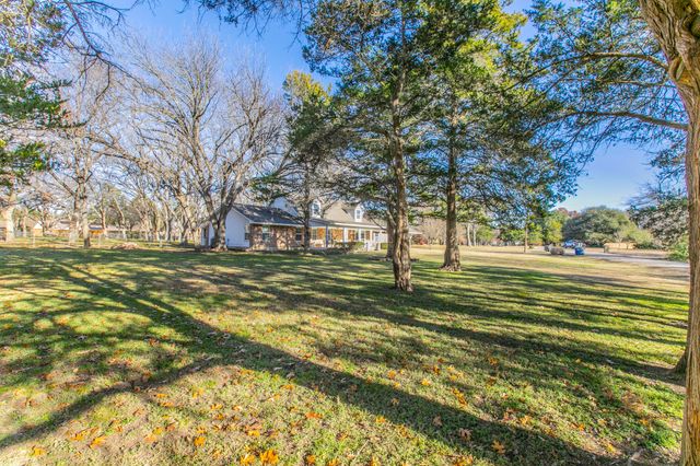 309 Willow Creek Lane, Ovilla, TX 75154