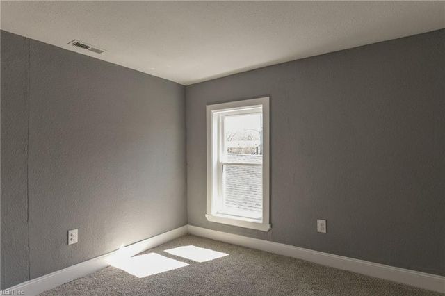 207 S 7th ST, Suffolk, VA 23434