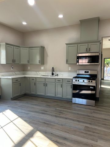 709 E Sonora St, Stockton, CA 95203