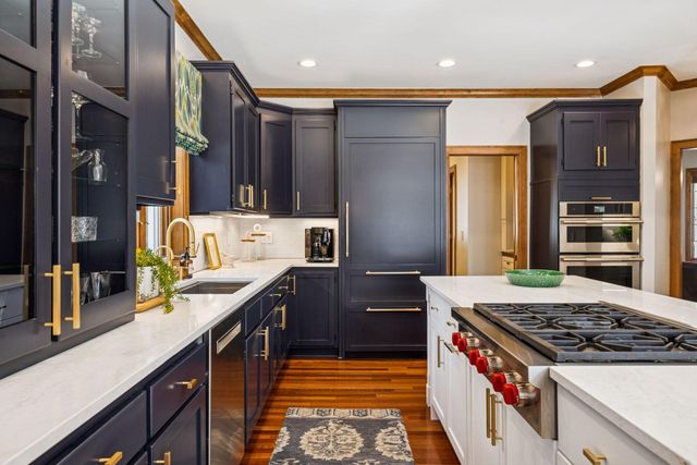 816 Westwood Drive S, Golden Valley, MN 55416