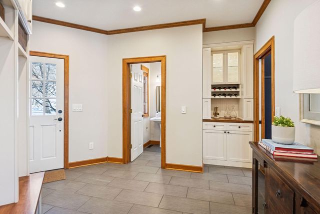 816 Westwood Drive S, Golden Valley, MN 55416