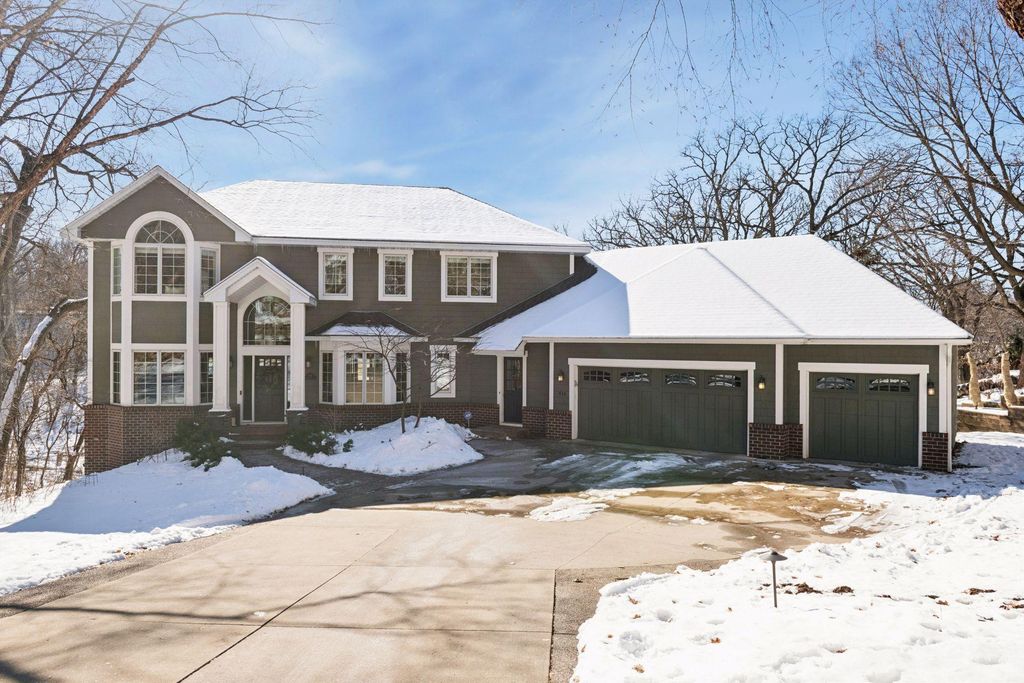 816 Westwood Drive S, Golden Valley, MN 55416