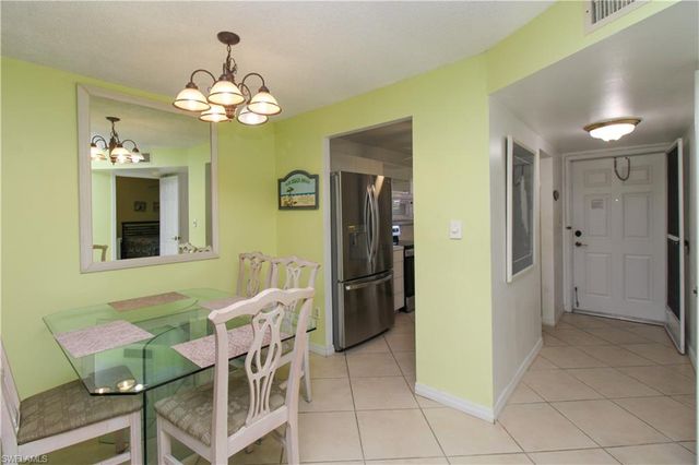 175 Turtle Lake CT 111, Naples, FL 34105
