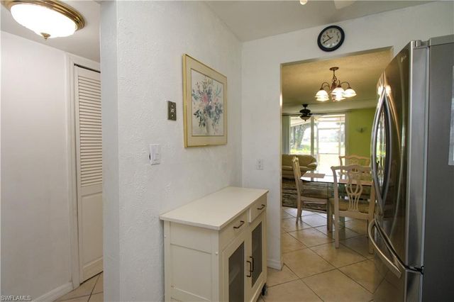 175 Turtle Lake CT 111, Naples, FL 34105